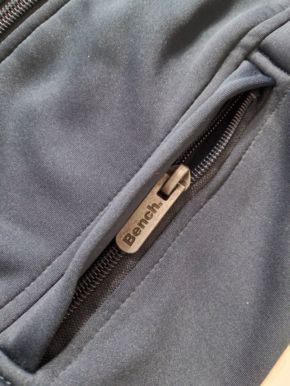 Bench jacket with a dark blue hood - Picture 7 of 13